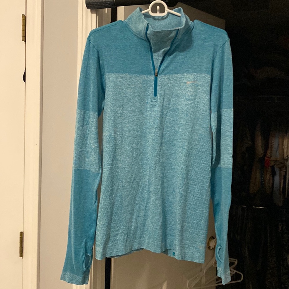 NWOT large Nike running quarter zip with thumb holes.